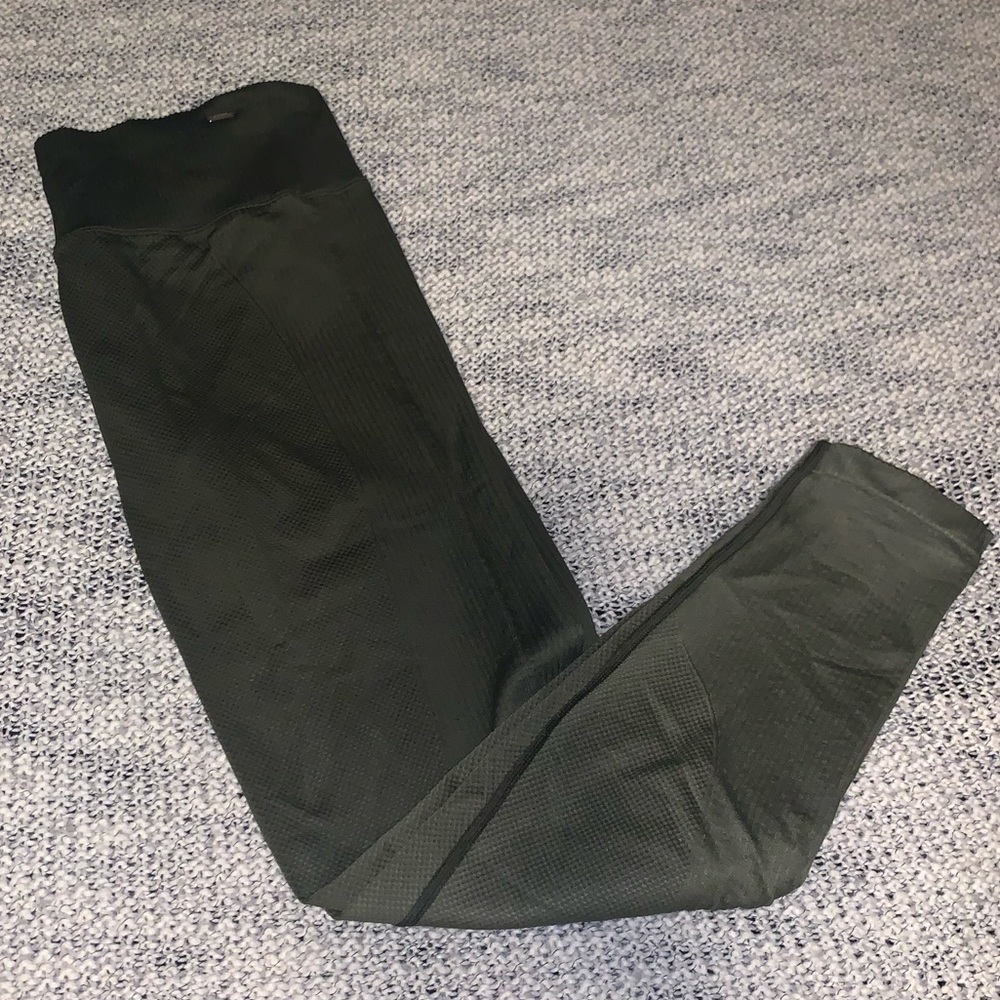 Medium PINK Victorias Secret Seamless Legging with gradient deep green to light